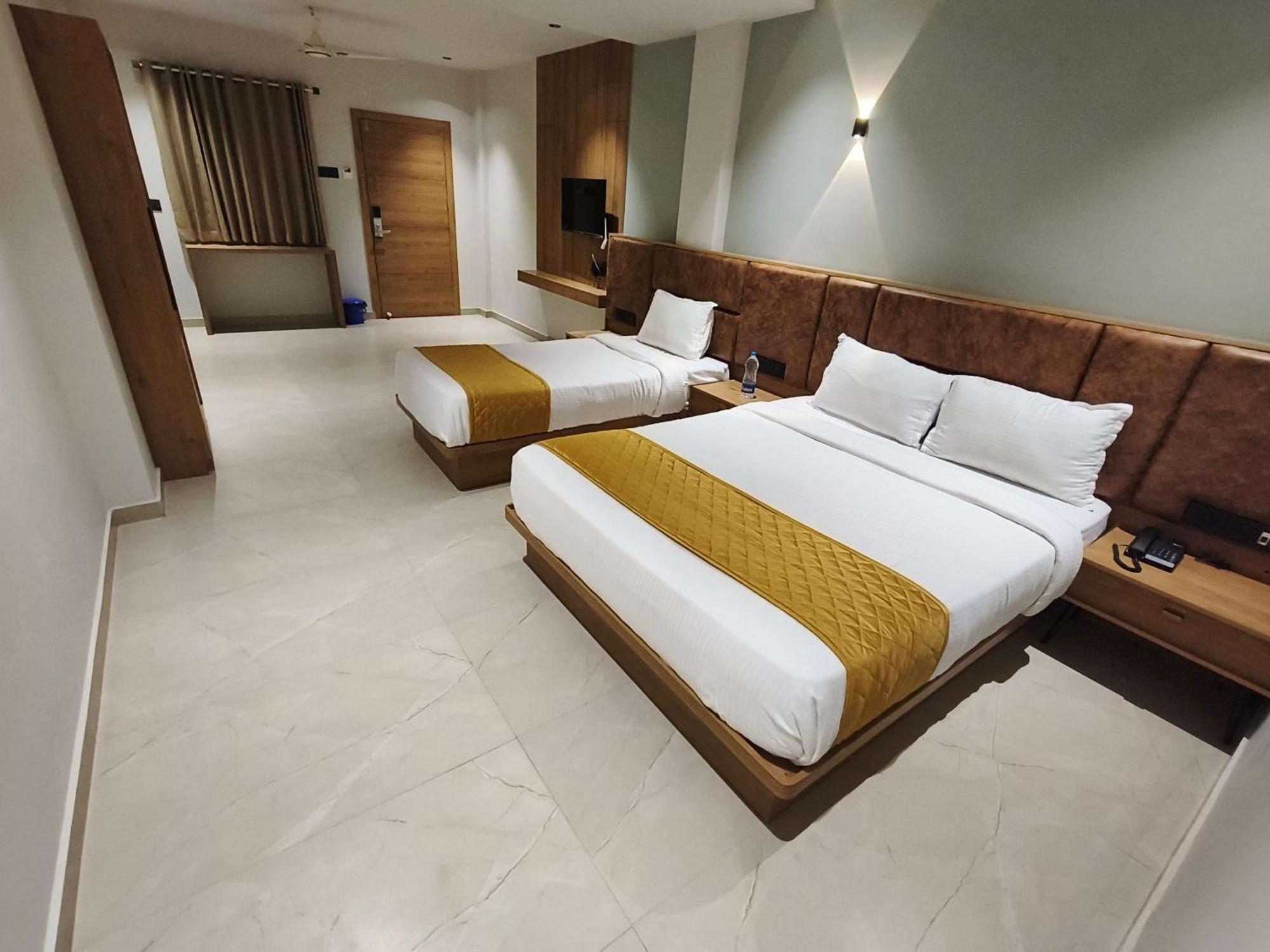 Hotel Beverly Plaza 코지코드 외부 사진