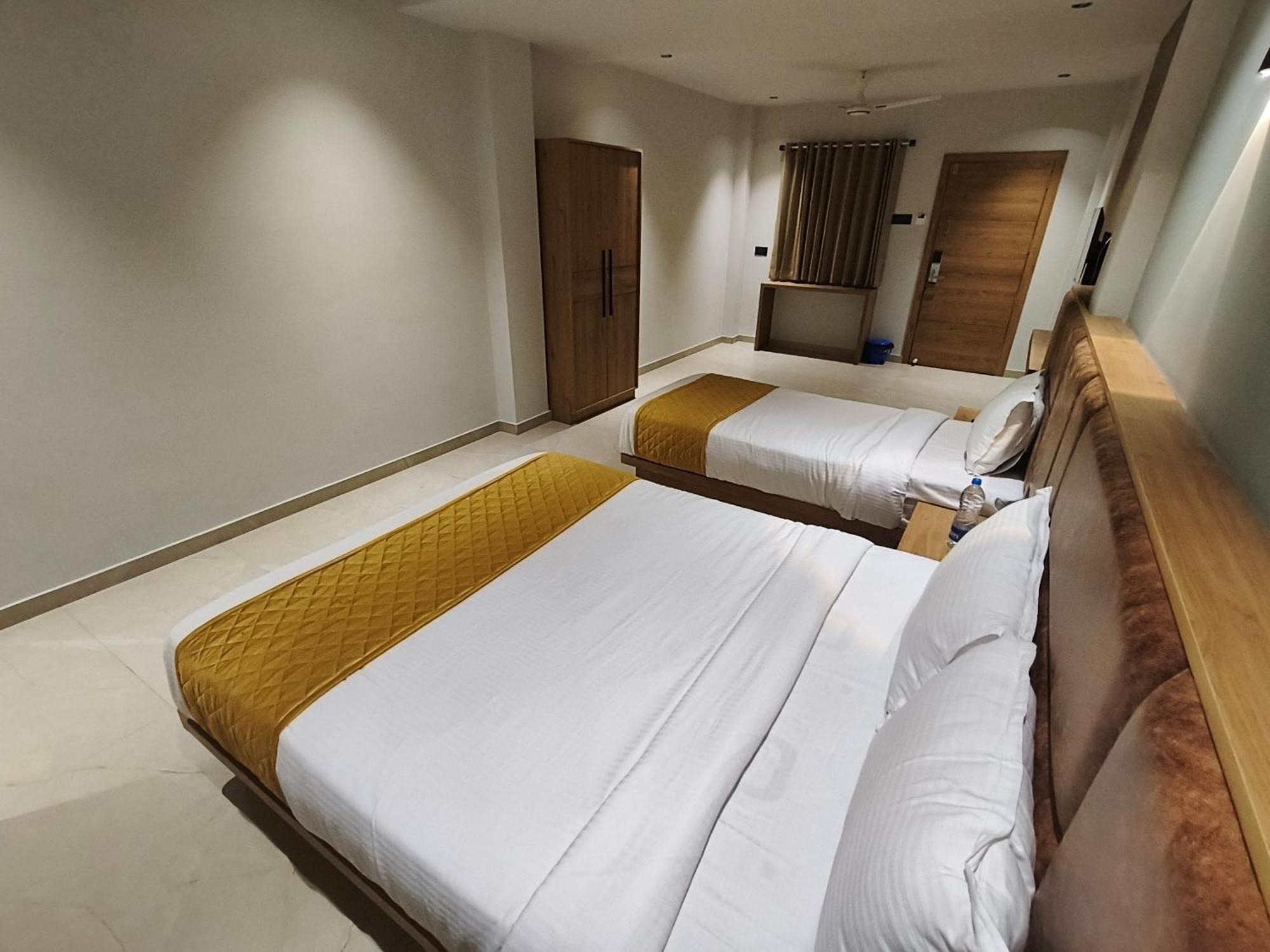 Hotel Beverly Plaza 코지코드 외부 사진