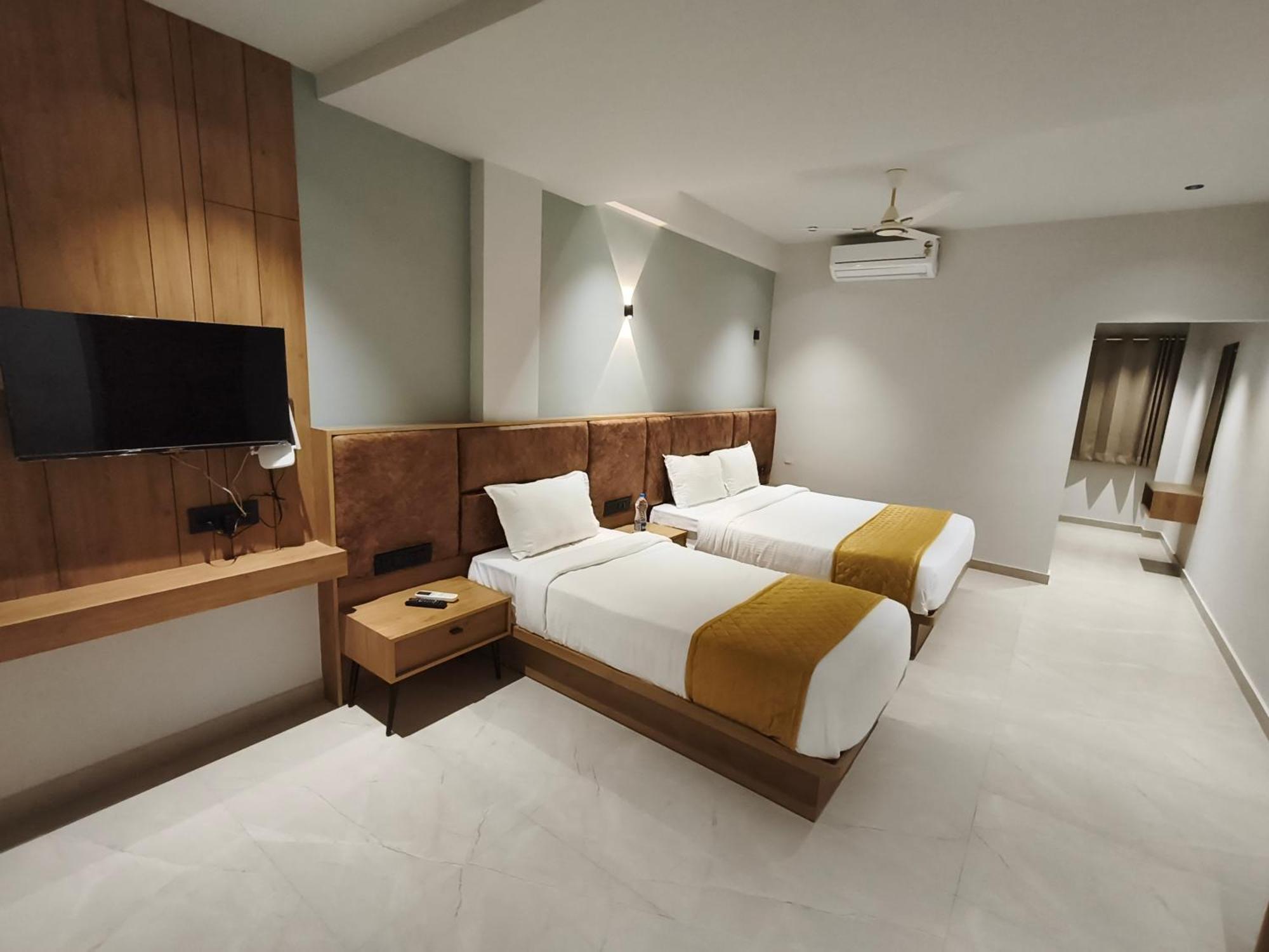 Hotel Beverly Plaza 코지코드 외부 사진